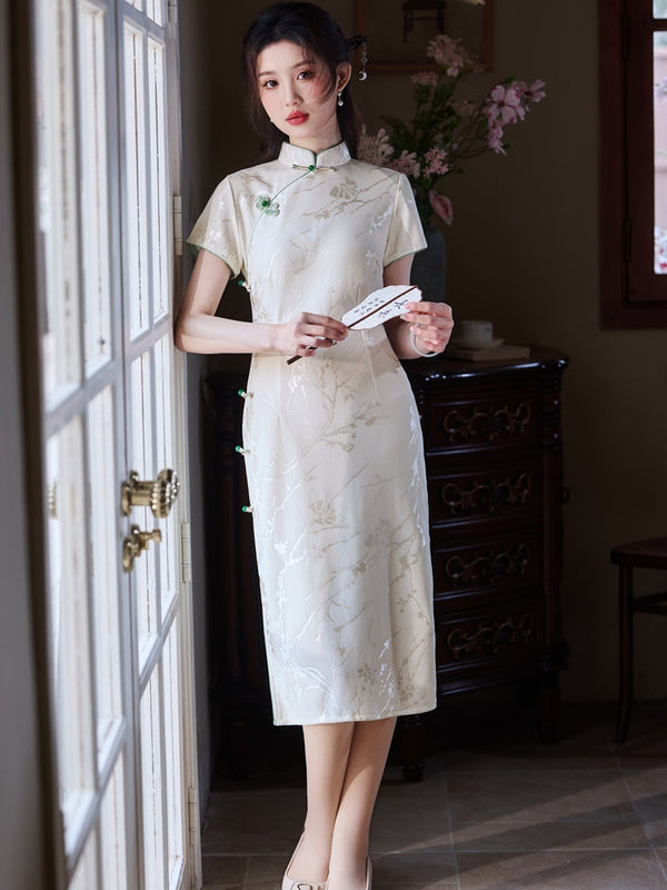 Ethereal Ivory Blossom Cheongsam – Timeless Elegance with a Modern Touch