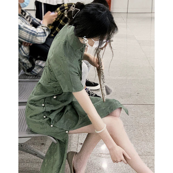 Elegant Bamboo Green Cheongsam – A Timeless Blend of Tradition and Sophistication