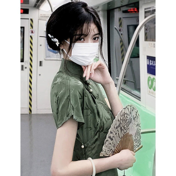 Elegant Bamboo Green Cheongsam – A Timeless Blend of Tradition and Sophistication